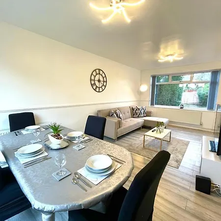 In Leeds Holiday home